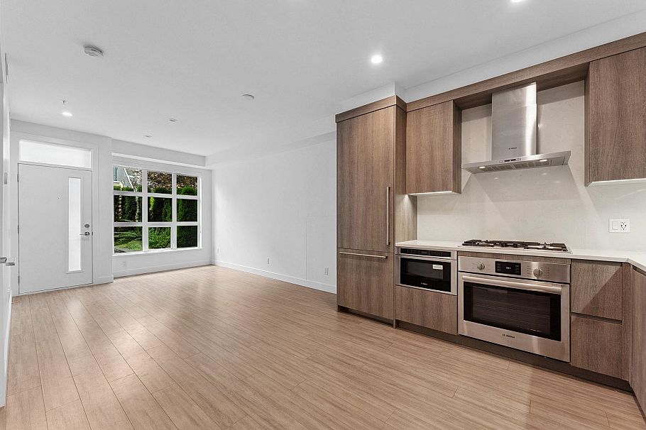 111 2060 Curling Road North Vancouver, BC - 21