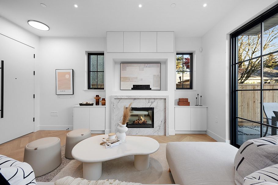 2 240 E 37th Avenue Vancouver, BC - 5