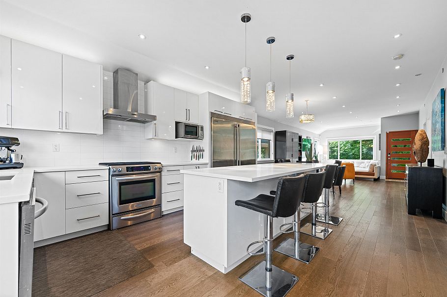 1630 E 13th Avenue Vancouver, BC - 4