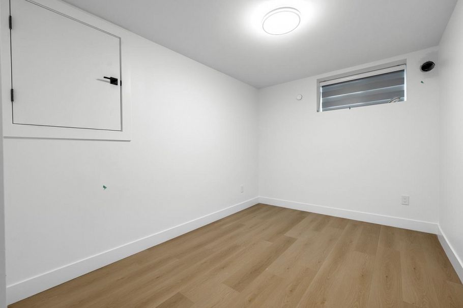 1724 E 64th Avenue Vancouver, BC - 22