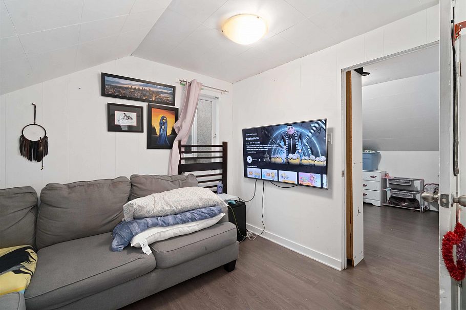 5735 Earles Street Vancouver, BC - 11