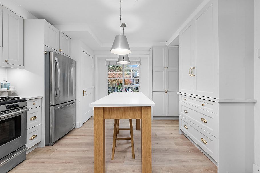 2888 Glen Drive Vancouver, BC - 20