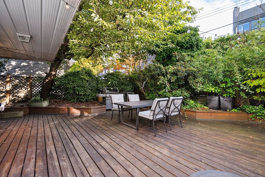 101 1696 W 10th Avenue Vancouver, BC - 2