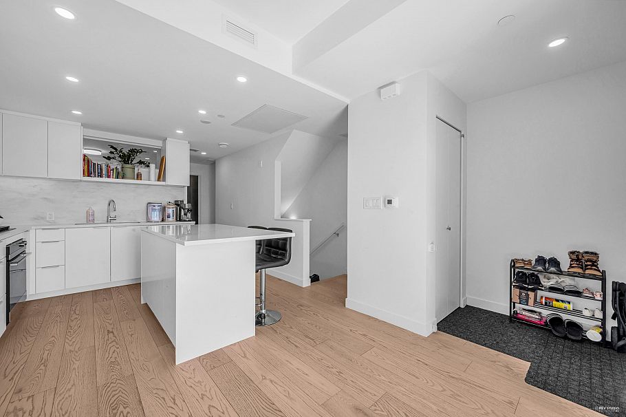 116 650 E 2nd Street North Vancouver, BC - 11