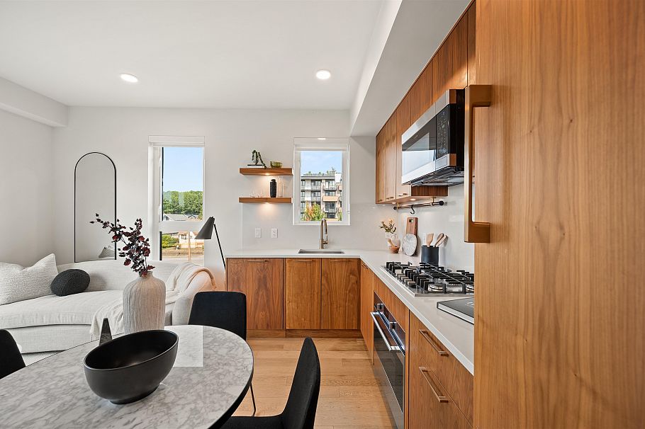 411 2550 Garden Drive Vancouver, BC - 9