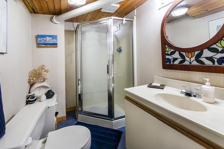 903 E Keith Road North Vancouver, BC - 27