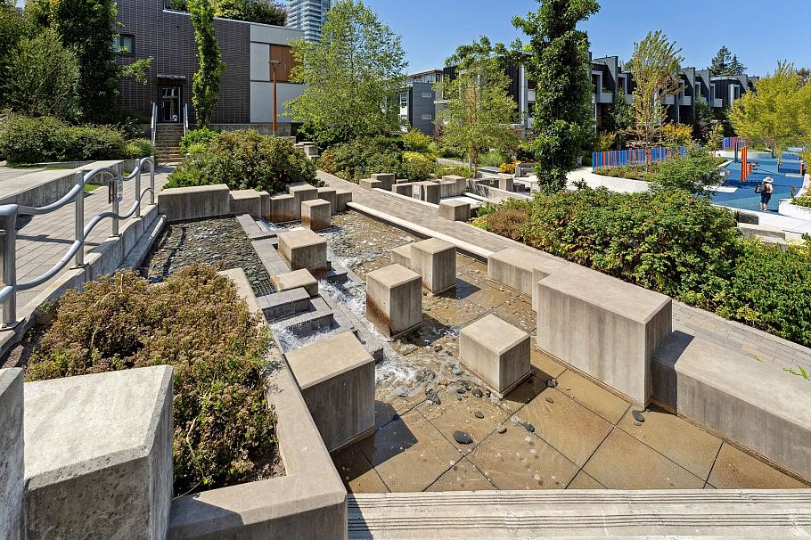 111 2060 Curling Road North Vancouver, BC - 34