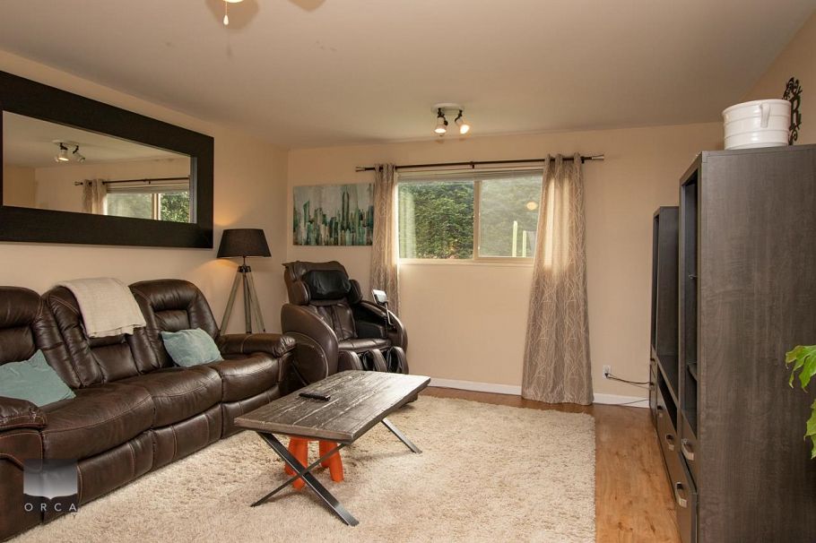 Ground level 1990 CASANO DRIVE, North Vancouver BC V7J 2R2 North Vancouver, BC - 2