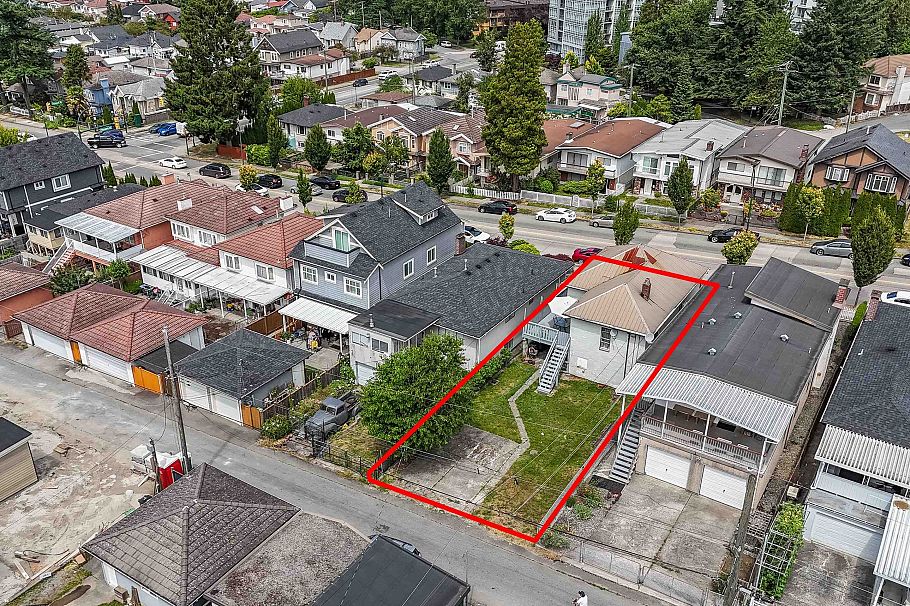 2354 E 33rd Avenue Vancouver, BC - 11