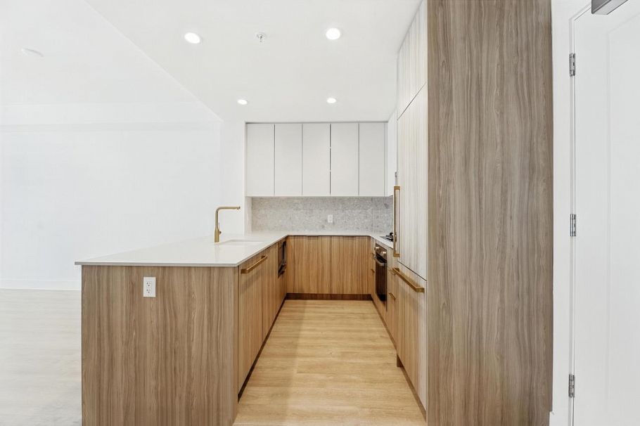 605 2385 Emery Court North Vancouver, BC - 19