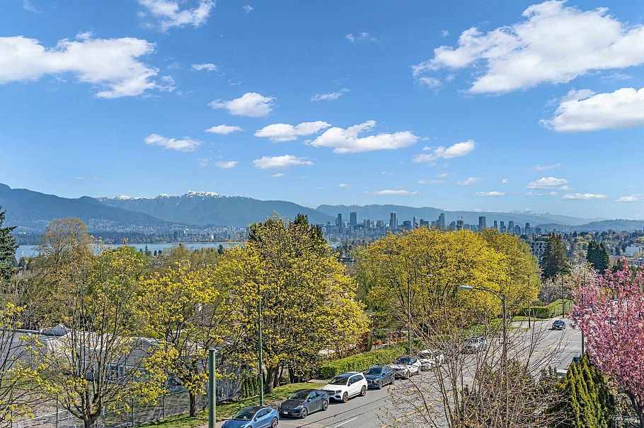 4060 W 10th Avenue Vancouver, BC - 21