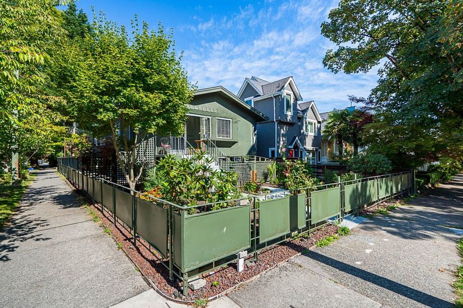 3099 W 6th Avenue Vancouver, BC - 25