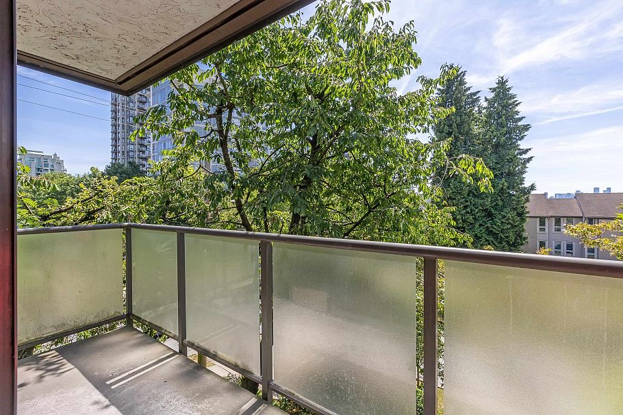 221 210 W 2nd Street North Vancouver, BC - 21