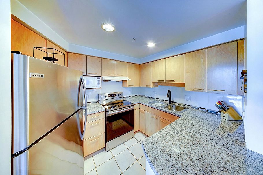 12E 199 Drake Street Vancouver, BC - 9