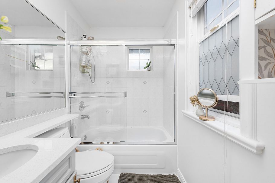 2888 Glen Drive Vancouver, BC - 31