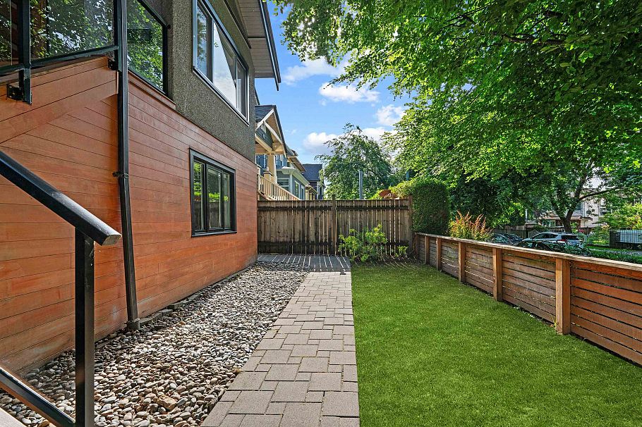 1630 E 13th Avenue Vancouver, BC - 24