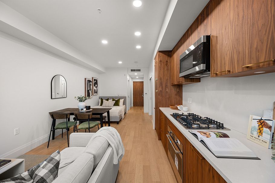 111 2550 Garden Drive Vancouver, BC - 3