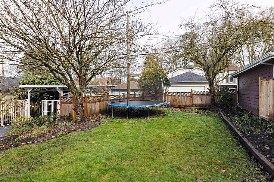 2923 W 32nd Avenue Vancouver, BC - 37