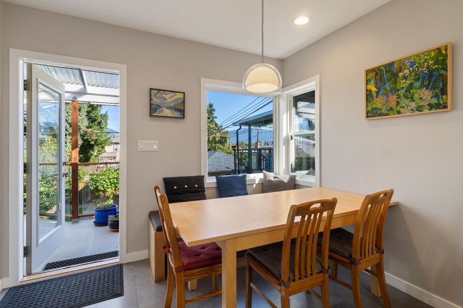 2743 Kitchener Street Vancouver, BC - 11