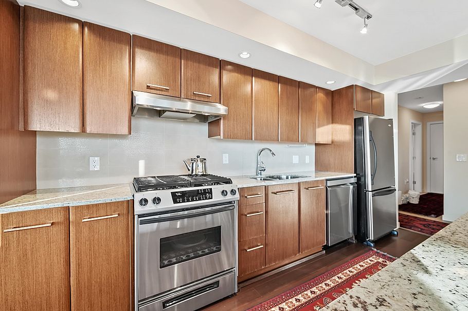 805 683 W Victoria Park North Vancouver, BC - 17