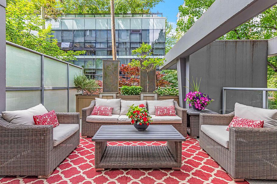 202 1001 Richards Street Vancouver, BC - 2