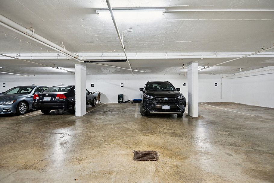 101 1696 W 10th Avenue Vancouver, BC - 24