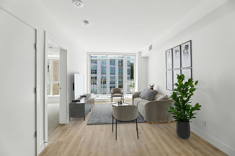 605 2385 Emery Court North Vancouver, BC - 2