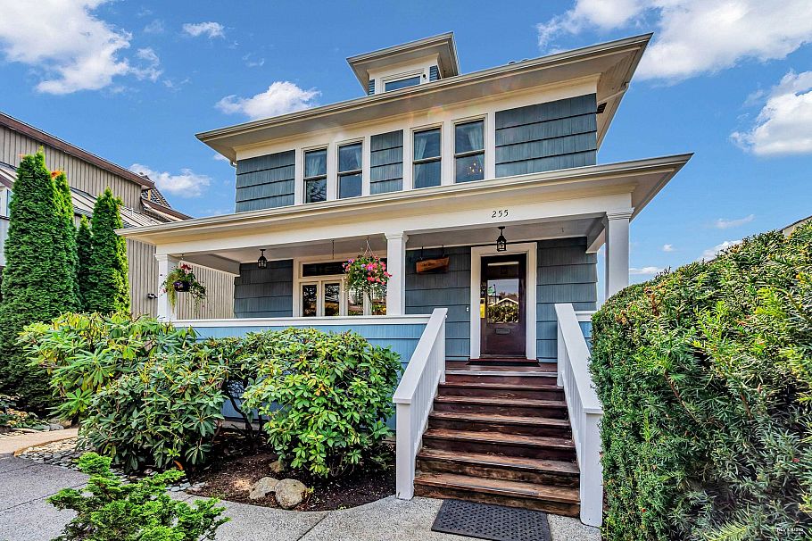 255 W 6th Street North Vancouver, BC - 2