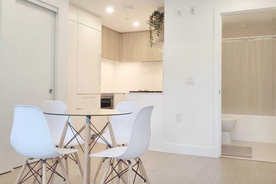 922 W 49th Avenue Vancouver, BC - 5