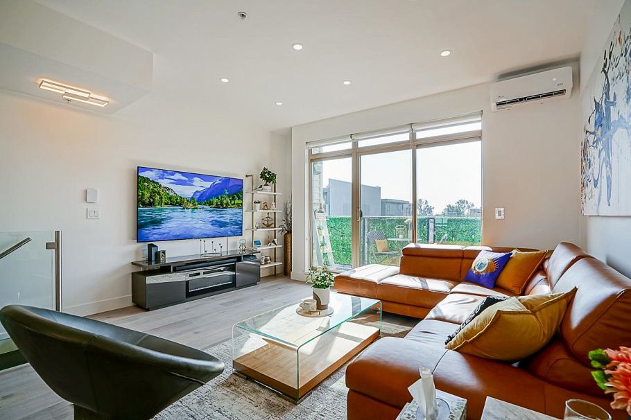 76 728 W 14th Street North Vancouver, BC - 4