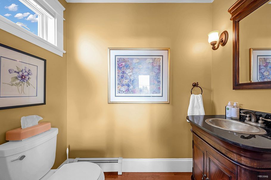 255 W 6th Street North Vancouver, BC - 18