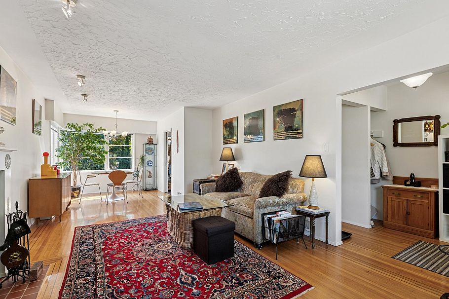 415 W 26th Street North Vancouver, BC - 2