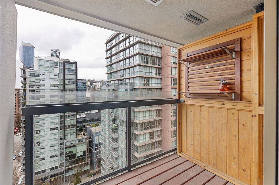 2002 989 Richards Street Vancouver, BC - 18