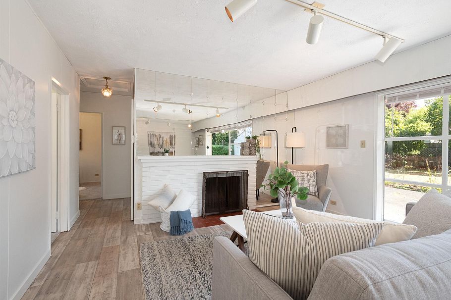 1150 Silverwood Crescent North Vancouver, BC - 8