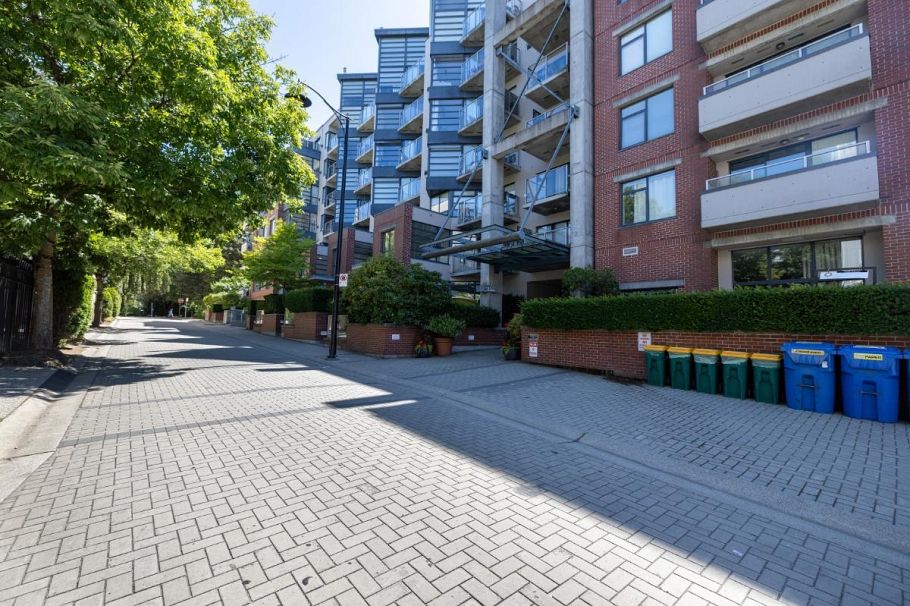 209 2228 Marstrand Avenue Vancouver, BC - 24