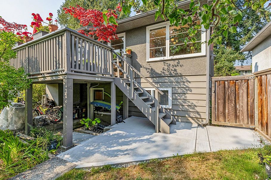 415 W 26th Street North Vancouver, BC - 27