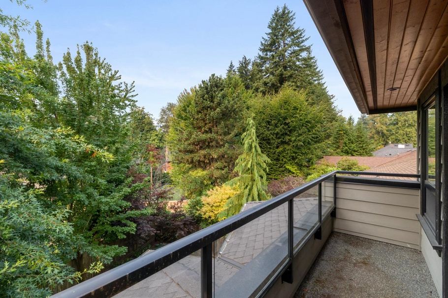 3365 Edgemont Boulevard North Vancouver, BC - 23
