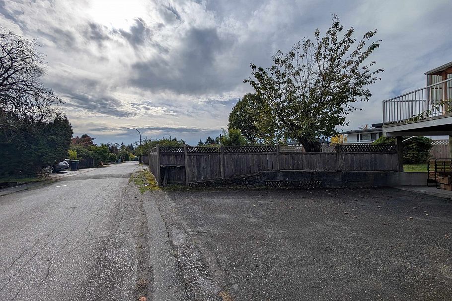 7258 Lancaster Place Vancouver, BC - 10