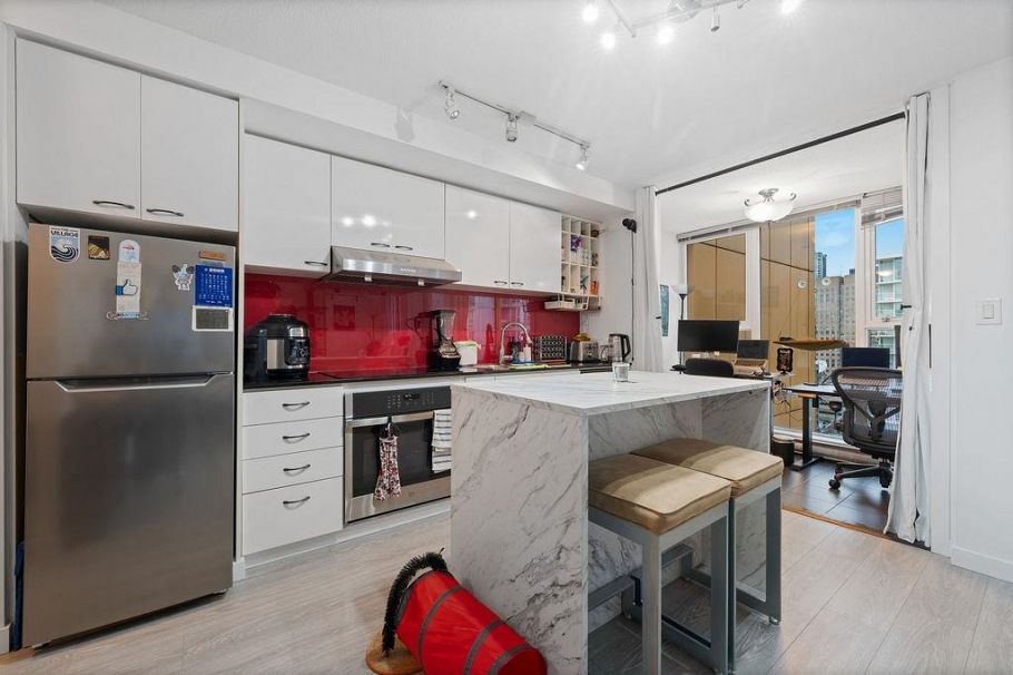 2205 111 W Georgia Street Vancouver, BC - 8