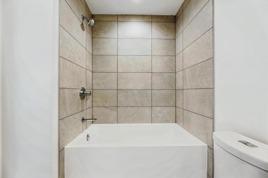 605 2385 Emery Court North Vancouver, BC - 15