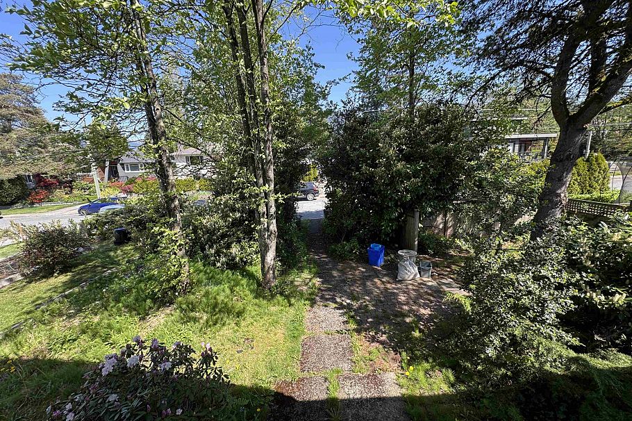 515 W 24th Street North Vancouver, BC - 21