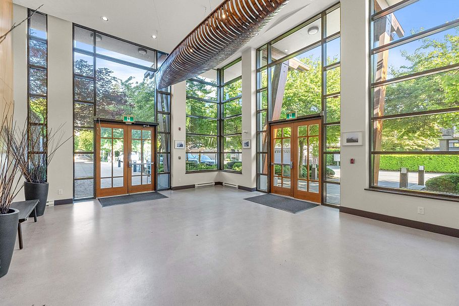 202 3602 Aldercrest Drive North Vancouver, BC - 37