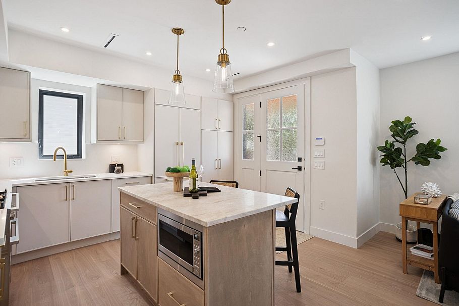 1 1915 E 3rd Avenue Vancouver, BC - 8