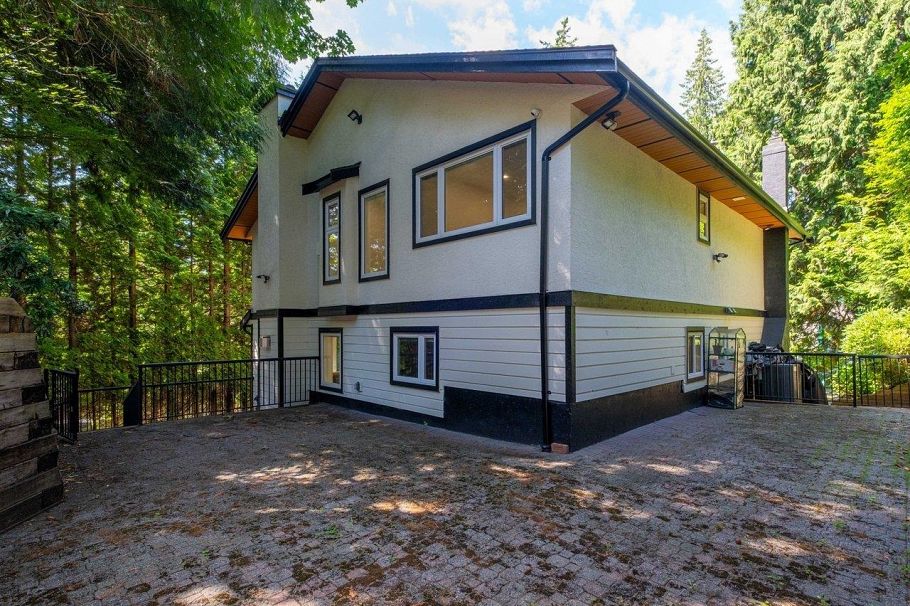 4283 Capilano Road North Vancouver, BC - 38