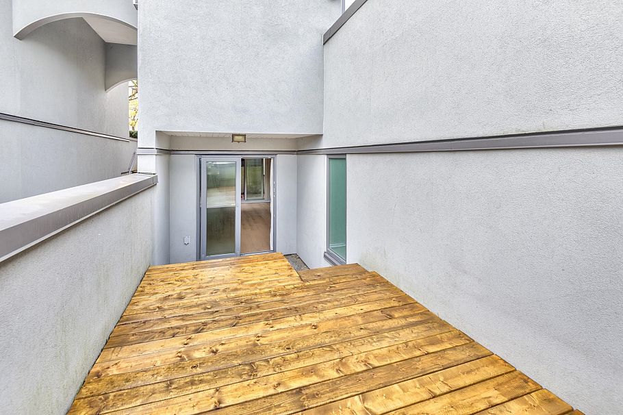 1365 W 8th Avenue Vancouver, BC - 14