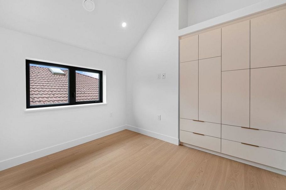 6890 Brooks Street Vancouver, BC - 24