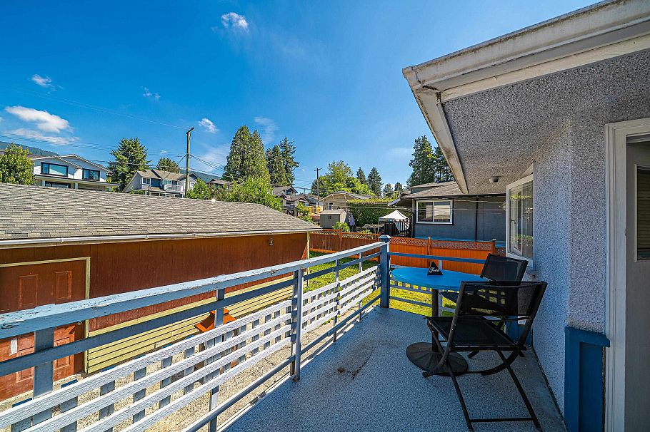 432 W 25th Street North Vancouver, BC - 32