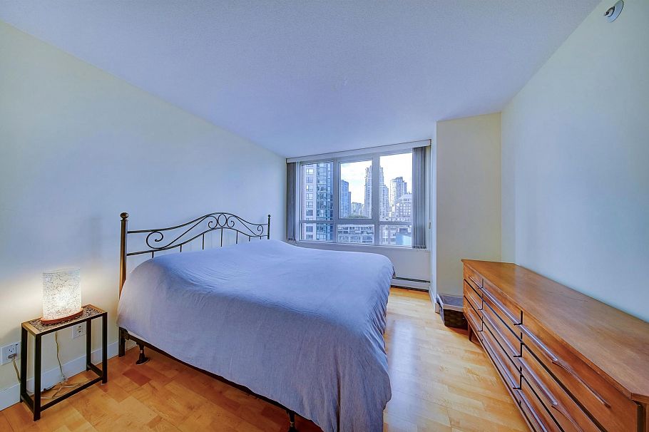 12E 199 Drake Street Vancouver, BC - 12