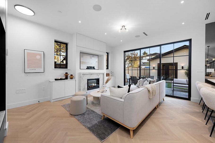 2 240 E 37th Avenue Vancouver, BC - 4