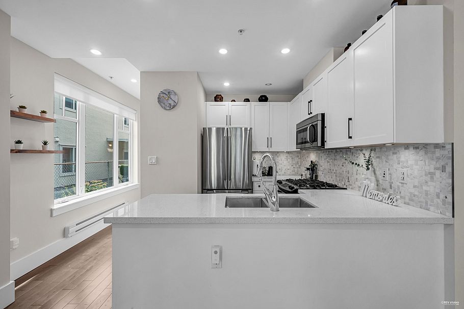 333 E 7th Avenue Vancouver, BC - 2